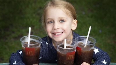 احذري.. 3 أضرار للمياه الغازية على صحة طفلك