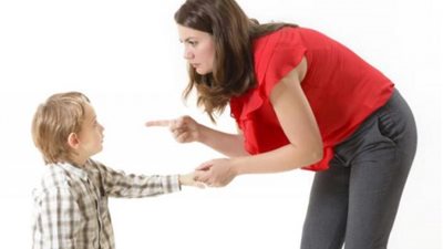 لهذه الأسباب الشرعية.. لا تضربي أبنائك على وجوههم