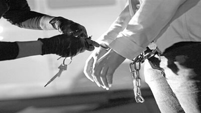 الإعدام لقاتل والدته وهي نائمة من أجل زوجته 