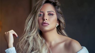 حديث نبوى على كتف ريم مصطفى العاري