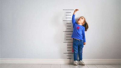 كيف تعرفين أن طفلك مصاب بمرض تأخر النمو؟.. إليكِ الأعراض