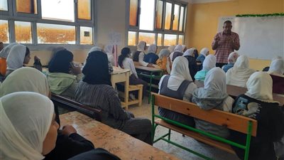 صور| الاستخدام الآمن للإنترنت على مائدة بنات زراعة طور سيناء