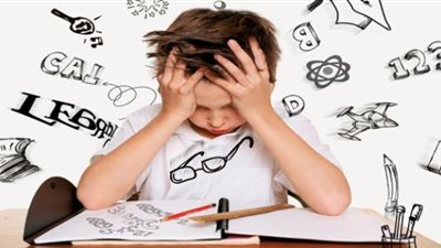 انقذيه.. علامات تدل أن طفلك مصاب بصعوبات التعلم