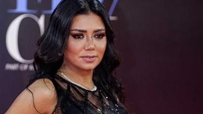 رانيا يوسف تظهر لأول مرة في مهرجان القاهرة السينمائي.. هل خالفت الـ«دريس كود»؟