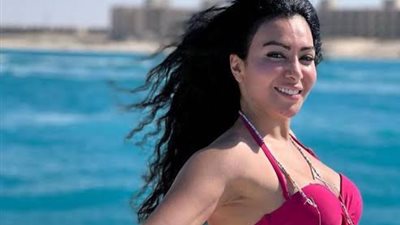 ميرهان حسين.. ببطن مكشوف في مهرجان القاهرة السينمائي