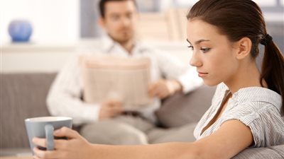 استشاري تحذر من البرود العاطفي بين الزوجين.. وتقدم الحل