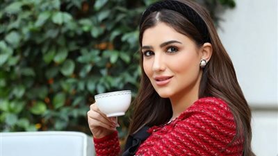 «نشرة هير فاشون».. مي عمر بجيب قصير وهدي المفتي بدون ميكاب ونور بجمبسوت