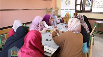 يصنعن الأكسسوارات.. «القومي للمرأة» ينفذ ورشة نشر النحاس ببني سويف 
