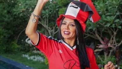 مع بدء فعاليات كأس العالم.. جميلات الفن بقمصان نجوم العالم