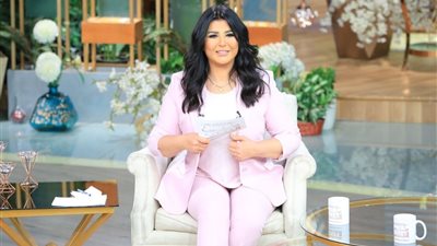 «منى الشاذلي».. رائدة الأناقة وصاحبة الإقامة الذهبية بأبوظبي لمدة 10 سنوات