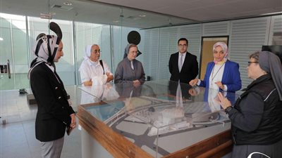 صور| رئيسة الراهبات الساليزيانيات تزور مكتبة الإسكندرية
