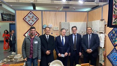 نيفين جامح تنقل أجواء معرض «تراثنا» إلى باريس