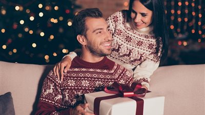 «جددي حبه لكِ».. 4 أفكار رومانسية للاحتفال بيوم عيد ميلاد زوجك 