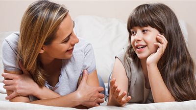 «أنا جيت إزاي؟».. كيف تجيبين على سؤال طفلك المحرج؟