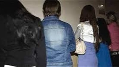 ضبط 3 فتيات تبيع المتعة الحرام على الفيس بوك وواتس آب