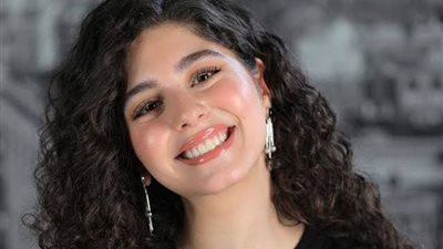 مايان السيد ترفع علم مصر في مدرجات كأس العالم