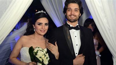 عمر خورشيد ينفي التصريحات المنسوبة له بشأن عدم اعتراضه على تمثيل زوجته لمشاهد جريئة