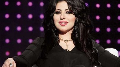 الجميلة حليمة بولند تتوعد مشجعات المكسيك في كأس العالم