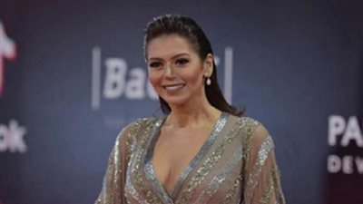 نشرة أهل الفن.. باروكة يسرا.. إطلالة لقاء الخميسي.. عملية تجميل أحمد سعد