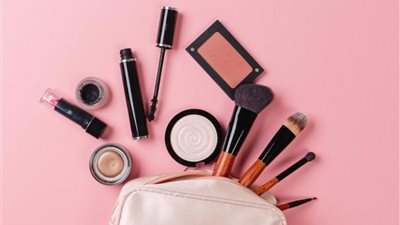 منها مستحضرات التجميل.. مواد بلاستيكية تتراكم في الجسم وتسبب السرطان