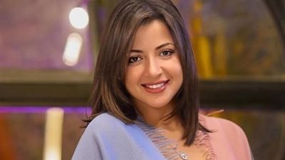 نشرة أهل الفن.. عمرة منى فاروق.. باروكة سوسن بدر.. وزن صبا مبارك