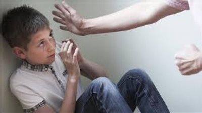 حبس مديرة حضانة لتعديها على أطفال بالضرب وتعريض حياتهم للخطر