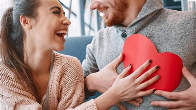 «اهربي».. تصرفات تكشف لكِ بخل خطيبك