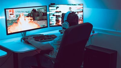 أخصائية نفسية تُحذر من تحديات ألعاب الموت على السوشيال ميديا