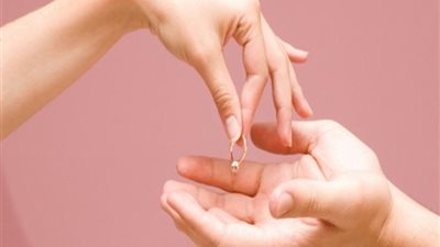 أزمات تواجه الشباب والفتيات في بداية الخطوبة