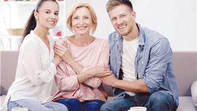 «خليها في صفك».. حماتك كلمة سر العلاقة الزوجية الناجحة