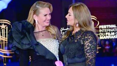 ليلى علوي تهنئ يسرا بعد تكريمها بمهرجان البحر الأحمر