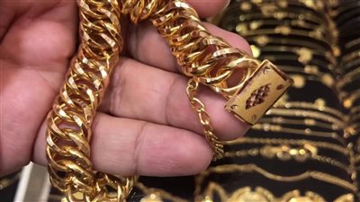 تفسير حلم رؤية الذهب في يد الميت تحمل الخير في هذه الأحوال