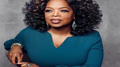 أمها عاملة في المنازل ووالدها «حلاق».. تعرفي على مهنة أوبرا وينفري قبل الشهرة