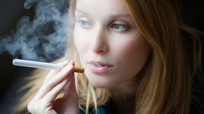 «التهابات وعقم».. آثار التدخين على الجهاز التناسلي للمرأة 