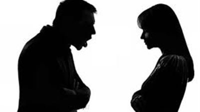 مأساة زوجة: يهددني بالقتل ويساومني على طفلي