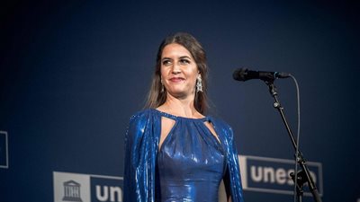 قبّل يدها الرئيس الفرنسي.. من هي السوبرانو المصرية فرح الديباني؟