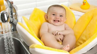 طريقة آمنة لاستحمام طفلك الرضيع دون قلق