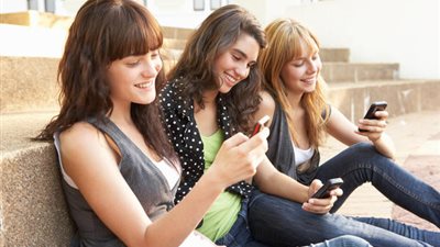 نظرة على واتساب ابنتك المراهقة تكشف مصائب