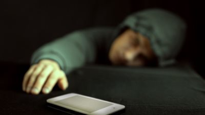 «ابني مدمن أفلام إباحية كيف أتعامل معه؟» اعرفي رأي الدين