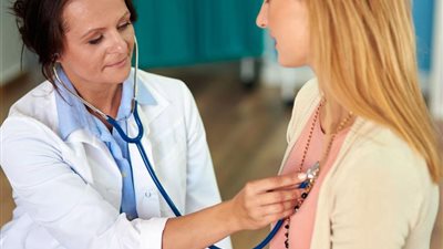 جمال شعبان يُطمئن مريضات «زيادة كهرباء القلب»