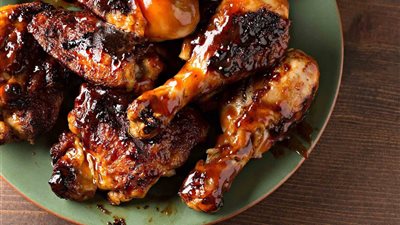 تفسير حلم أكل الفراخ المشوية والنيئة في المنام للعزباء والمتزوجة والحامل