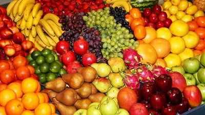 أسعار الفاكهة اليوم الجمعة.. البلح يغزو الأسواق والزغلول بـ 10 جنيهات للكيلو