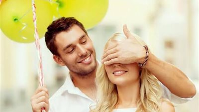 الكرم والطيبة والرومانسية.. 5 صفات تعشقها الفتاة في الرجل