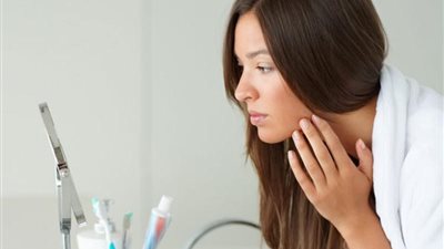 عصير البطاطس والليمون.. وصفات طبيعية لتفتيح البشرة بعد الصيف