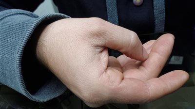 حكم الشرع في التسبيح باليد اليسرى؟ «الإفتاء» تجيب 