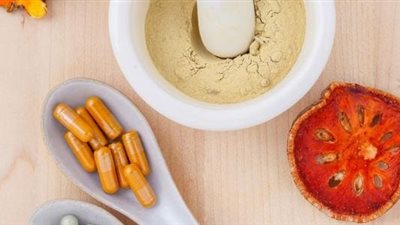 «احذري» المكملات العشبية خطر على رضاعة طفلك لهذا السبب