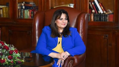 «بدون إجازة» وزيرة الهجرة مستمرة في متابعة أحوال المصريين بالخارج