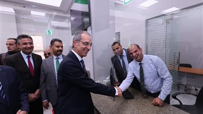 وزير الاتصالات يفتتح 4 مكاتب بريد بعد تطويرها في الغربية