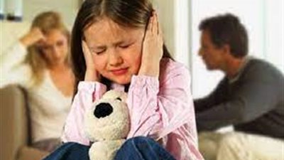 «المحكمة لم تطمئن» رفض تسليم طفلين لأمهما بعد تنازلها عنهما