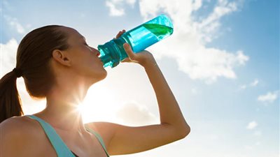 «دراسة توضح» تأثير شرب كمية كافية من الماء على الصحة 